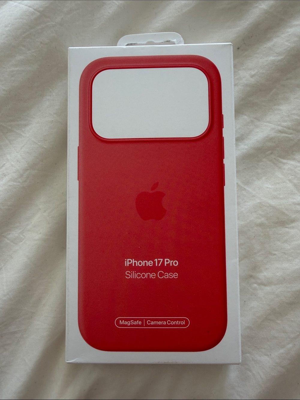 Apple iPhone 17 Pro Silicone Case MagSafe Bright Guava